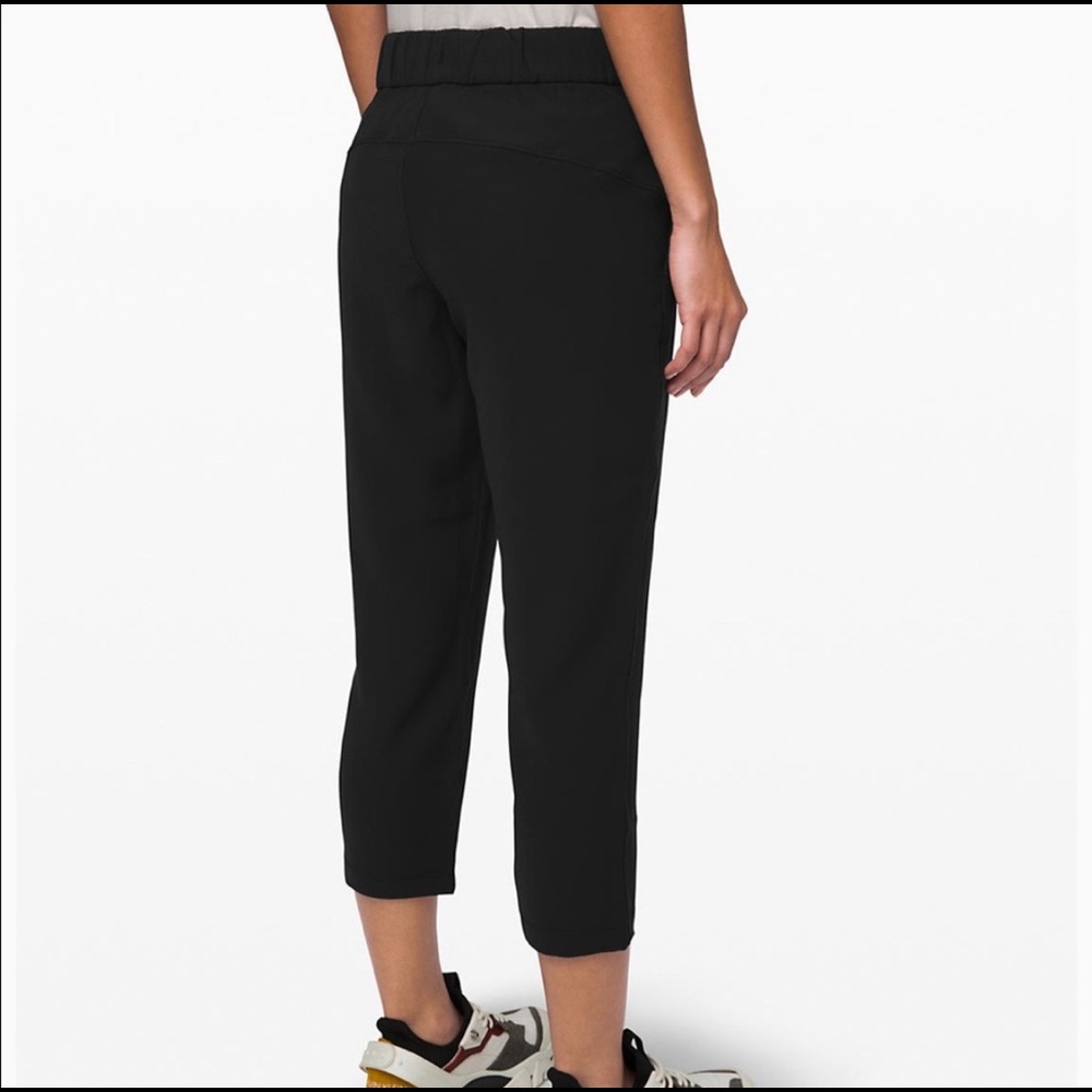 Lululemon On The Fly Crop Size 6 - Picture 2 of 5